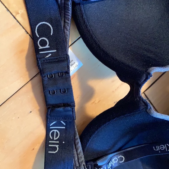 Calvin Klein bra size 34B - Picture 5 of 8
